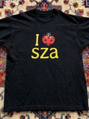 Gildan Black T-shirt with Yellow 'I sza' and Red Ladybug Heart